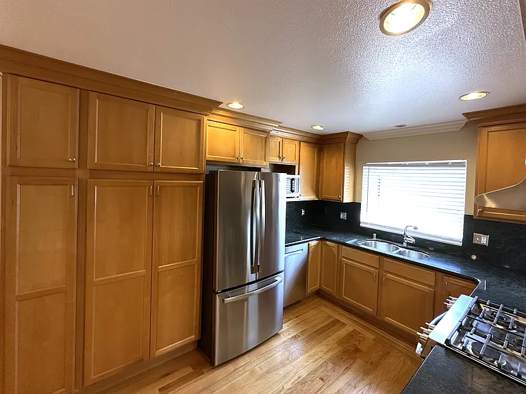 1045 W McKinley Ave — Photo 7