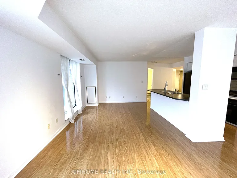 1000 King St W #317 — Photo 12
