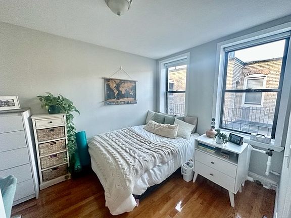 2nd image of 220 Hanover St APT 1