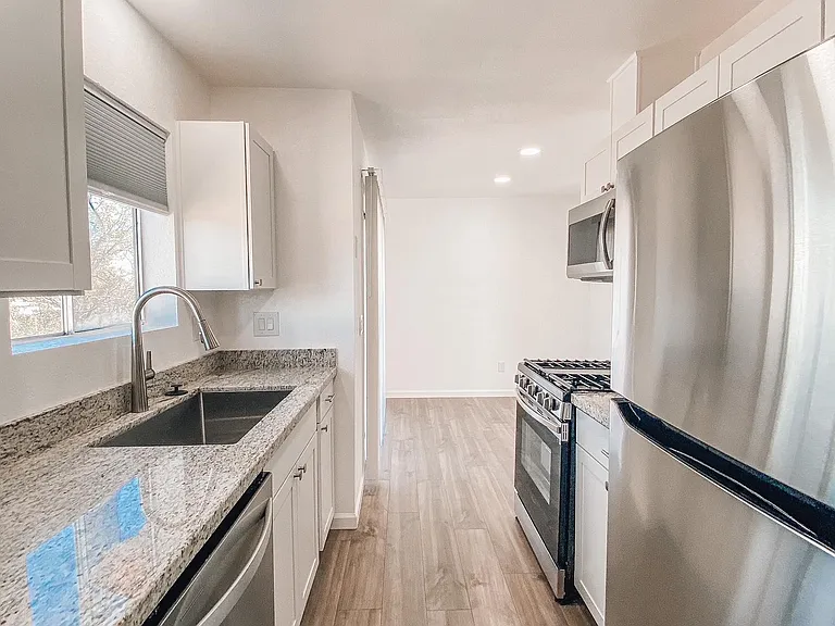 4431 Plaza Vis #D — Photo 13