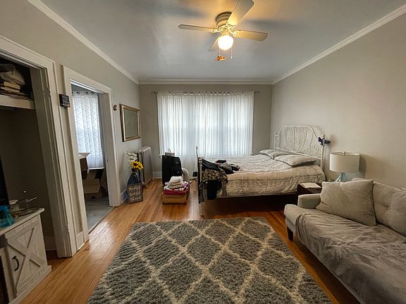 3rd image of 4526 1/2 N Damen Ave APT 3B