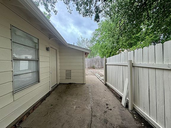 2nd image of 311 Flournoy Dr #B