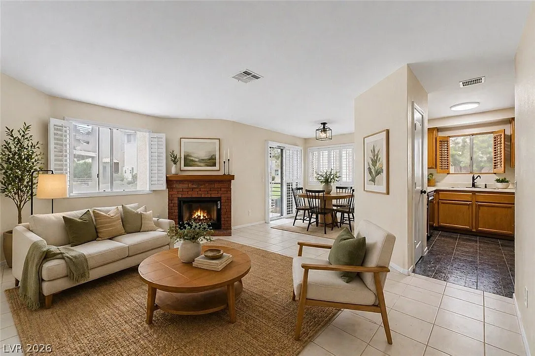 2 bed, 2.0 bath, 1172 sqft, $1,595 — Photo 3