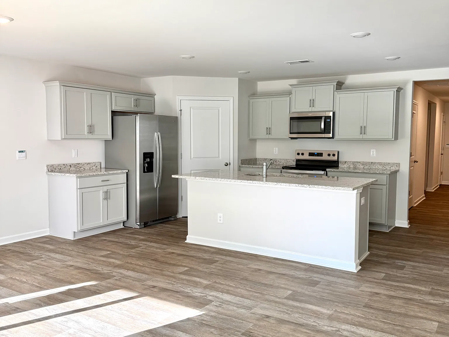 4 bed, 1764 sqft, $2,500 — Photo 4