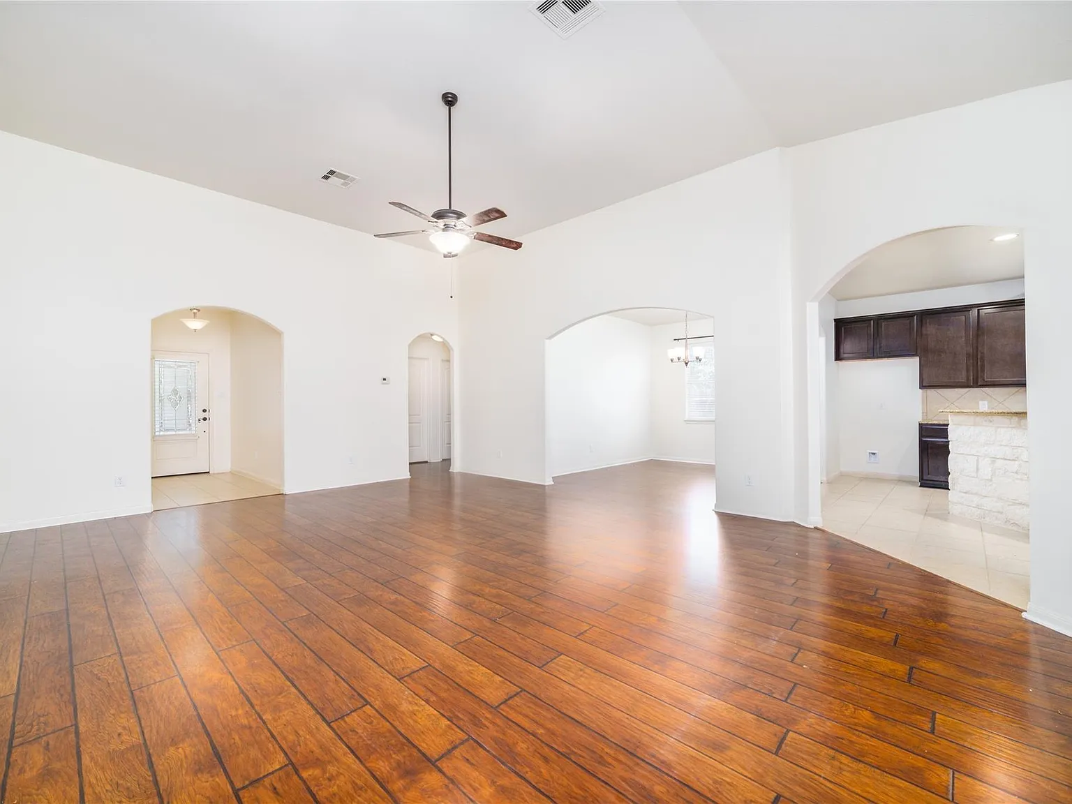3 bed, 2.0 bath, 1847 sqft, $2,150 — Photo 4