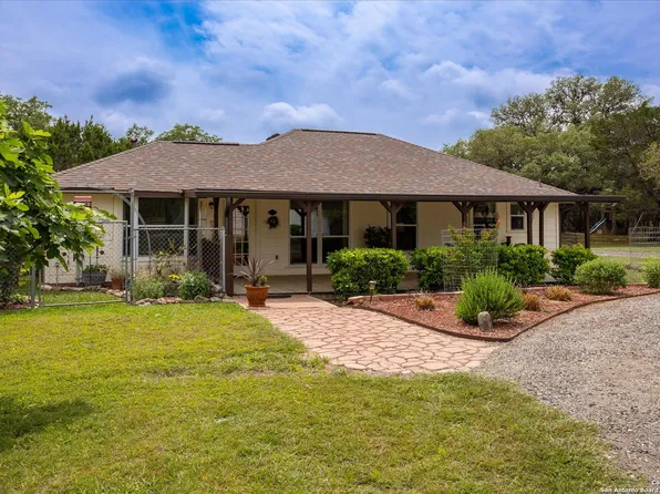 4853 English Crossing Rd, Pipe Creek, TX 78063