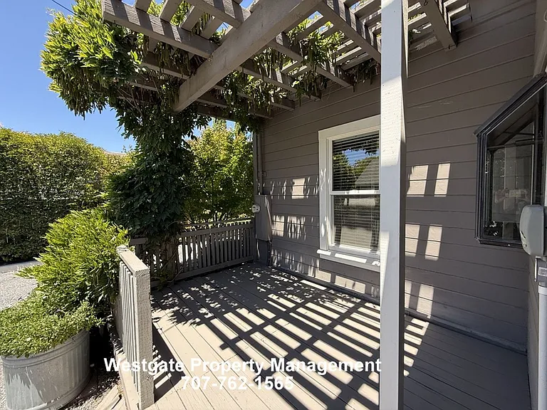 728 Petaluma Blvd S — Photo 18