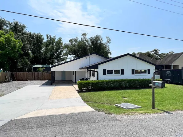 215 W 24th St, Larose, LA 70373