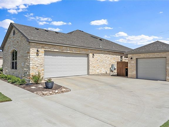 3rd image of 5509 Hamlet Dr