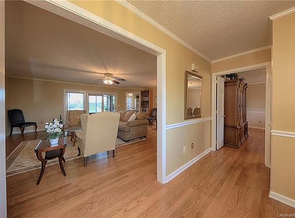 5th image of 110 Dobbs Dr