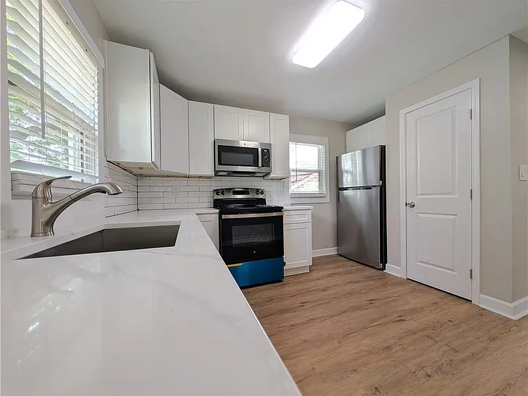 1377 Pine Ave — Photo 7