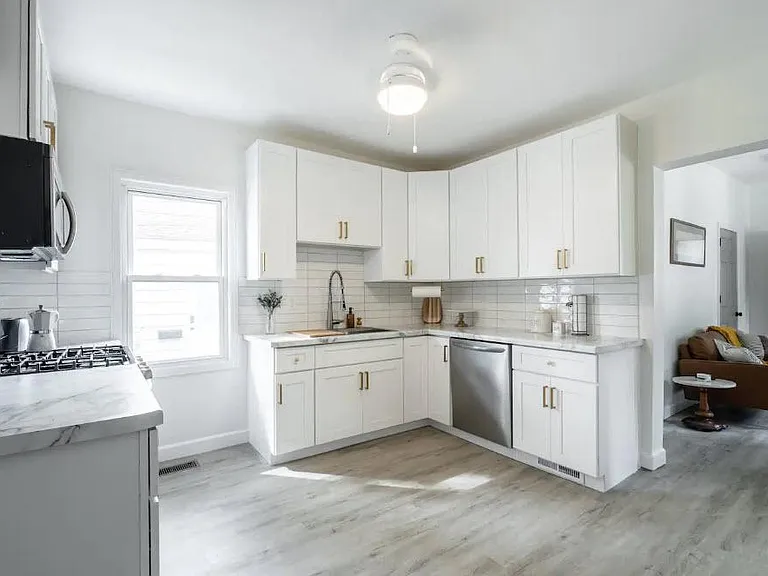 823 E Lincoln Ave — Photo 1