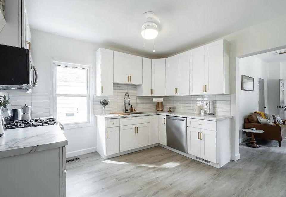 823 E Lincoln Ave Milwaukee WI 53207 Zillow