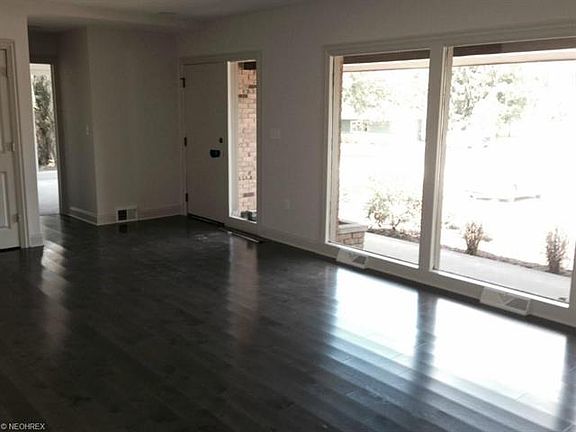 3rd image of 3000 W Sulgrave Oval
