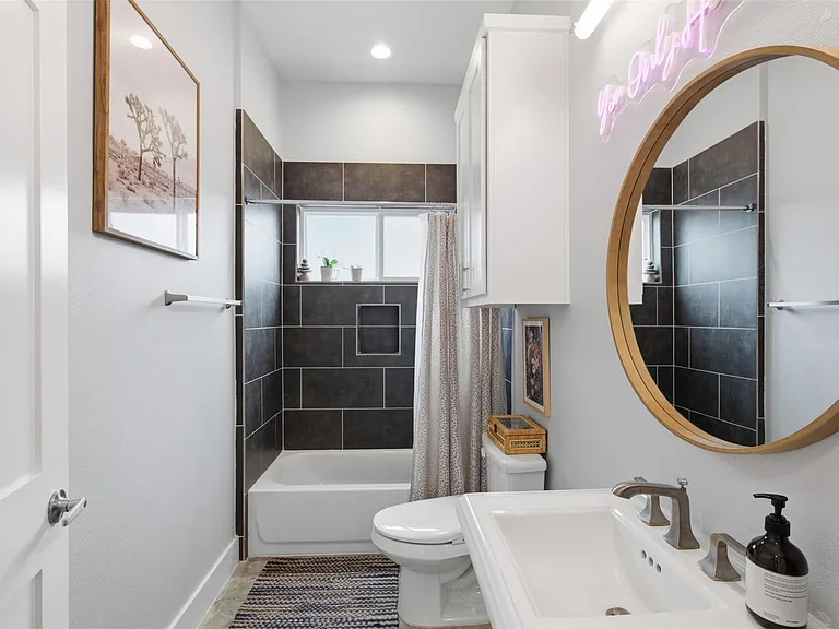 1134 Chicon St #A — Photo 20