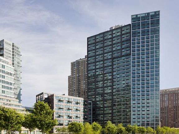 3rd image of 4720 Center Blvd APT 1510