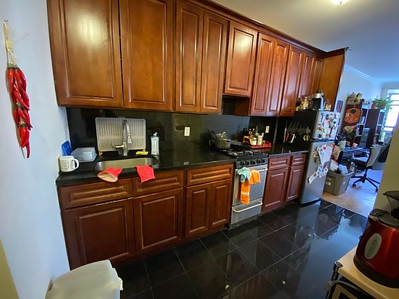 2nd image of 444 E 78th St #B12