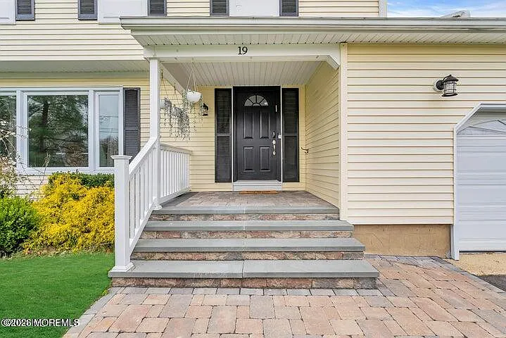 4 bed, 2.5 bath, 2198 sqft, $5,200 — Photo 3