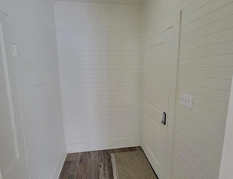 287 S College St — Photo 11
