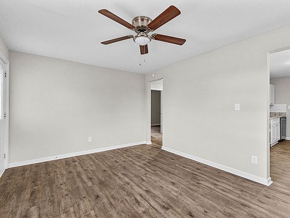 3rd image of 109 White St
