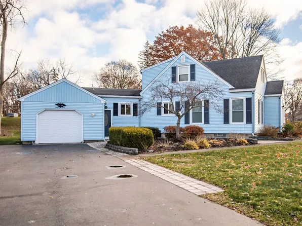 41 Springbrook Dr, North Chili, NY 14514