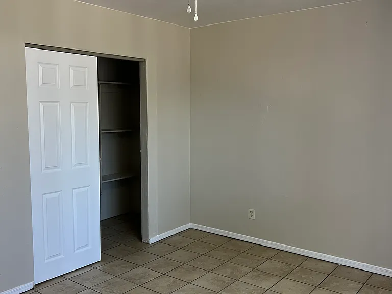 113 W Corona Rd #2 — Photo 13
