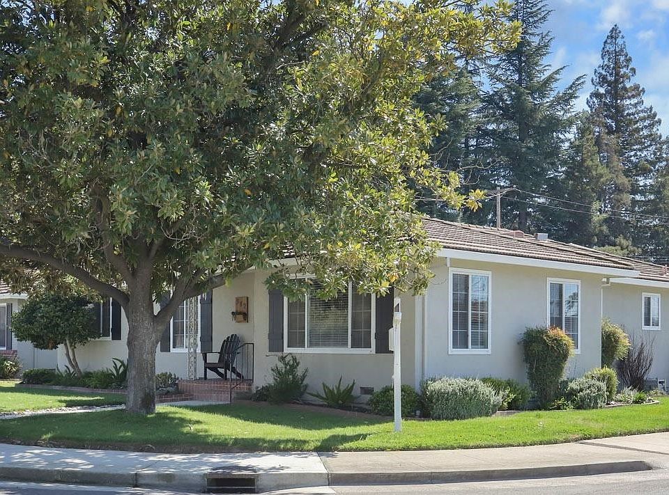 1st image of 542 Saint Claire Dr