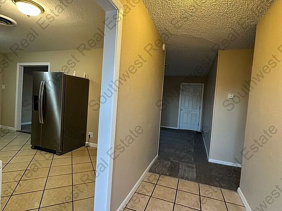 5th image of 705 Sandia Dr