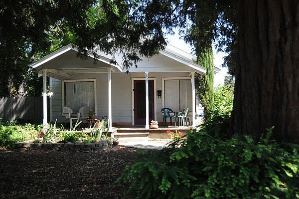 850 Dora Ave.
