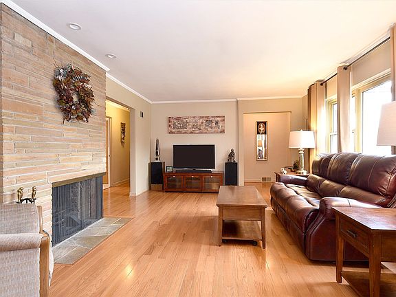 5th image of 1712 N 75th Ct