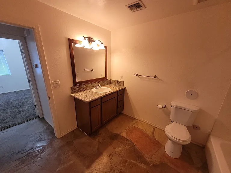 501 W Relation St #1-10 — Photo 5