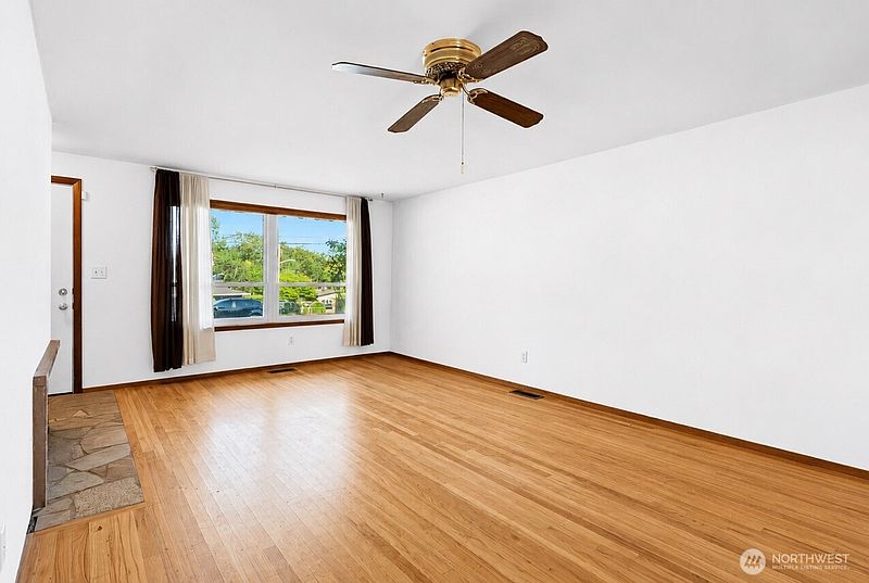 4th image of 10406 55th Avenue S