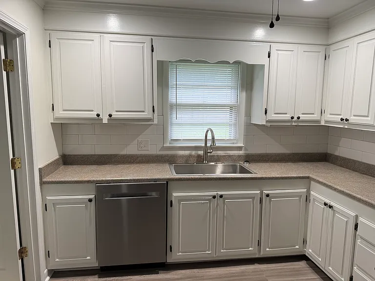 905 Avenue G SE — Photo 6