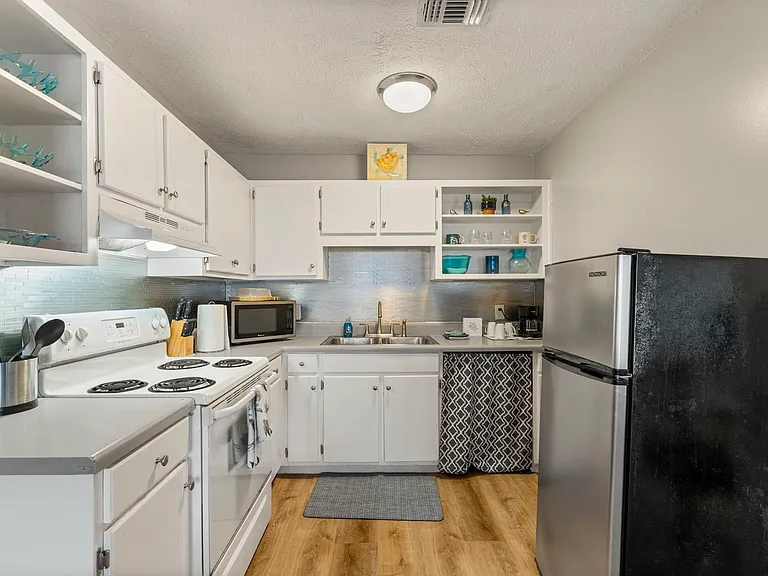 4027 Dolphin Dr #4023 — Photo 11