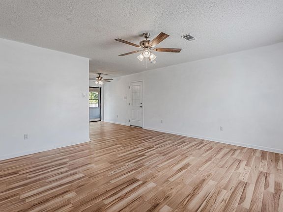 4th image of 18 Steele Magnolia Dr