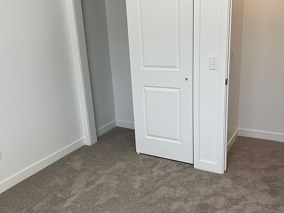 5th image of 384 S Fort Ln