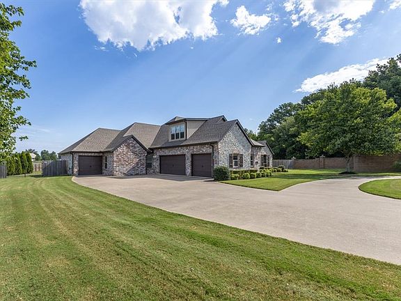 4th image of 174 Arlington Way
