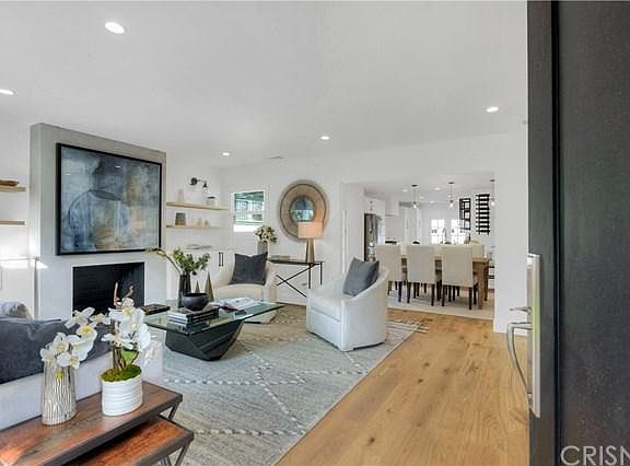 4th image of 122 N Wilton Pl