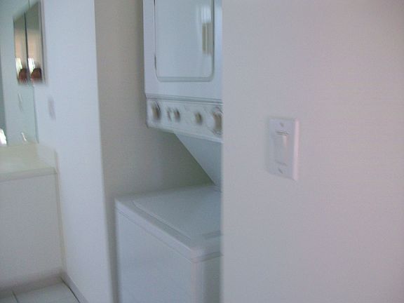 5th image of 21210 NE 9th Pl APT 2