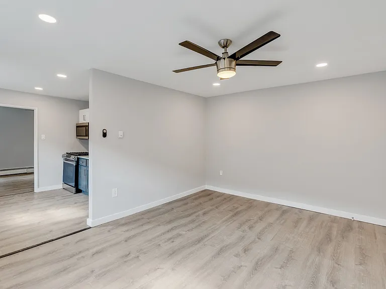 908 E Cliveden St #D41 — Photo 2