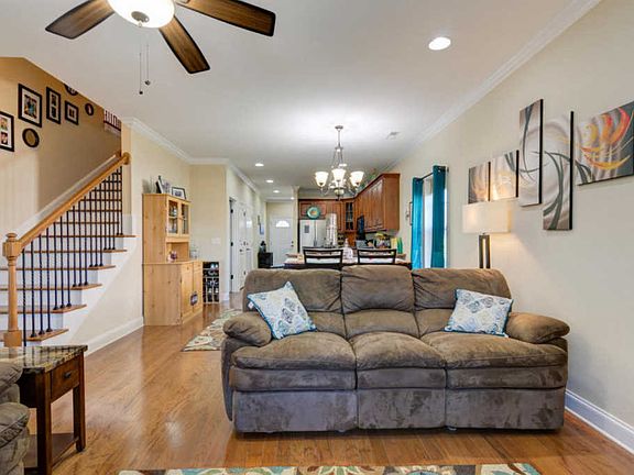 3rd image of 6850 Village Lake Cir