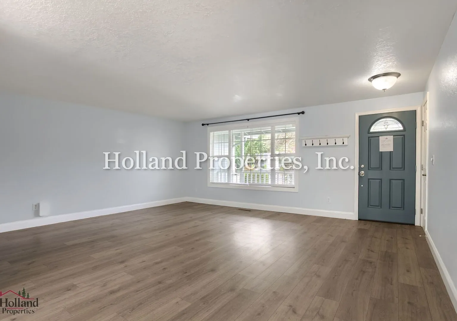Stylish 3-Bedroom Hillsboro Home with A/C, Patio & Community Pool — Photo 4