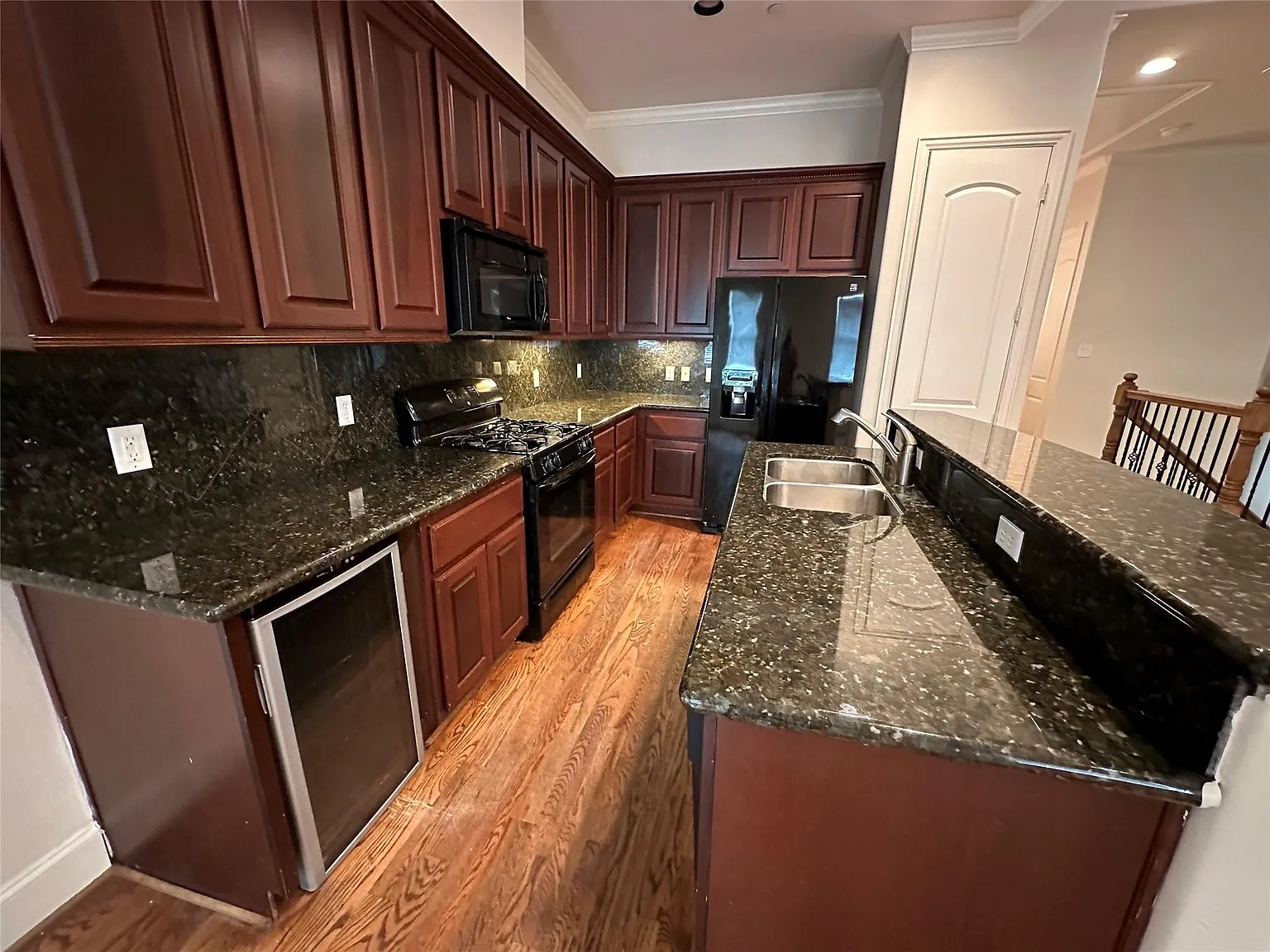 3 bed, 2.5 bath, 1960 sqft, $2,350 — Photo 4