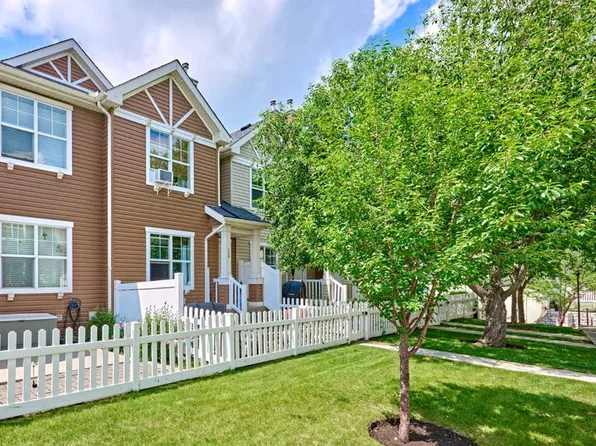 225 NE Elgin Gdns SE, Calgary, AB T2Z 4T6