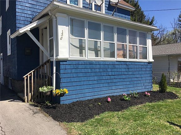 3rd image of 136 Charmouth Dr