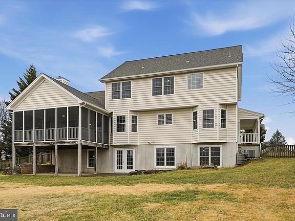 2nd image of 404 Fremont Ct