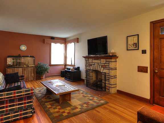 Main floor Livingroom