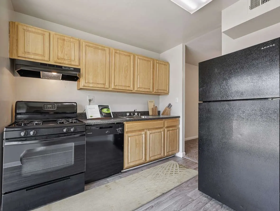 Hickory Hill Apartments — Photo 3