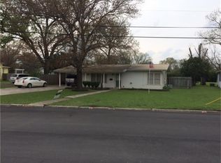 1225 Bois Darc St, Lockhart, TX 78644