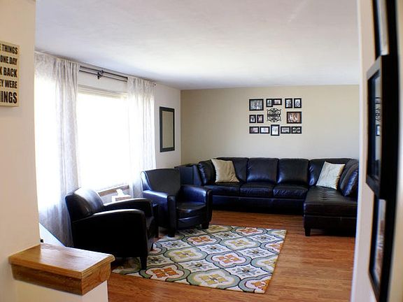 4th image of 1014 Hawthorn Dr
